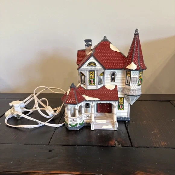 Department 56 Queen Anne Victorian House; Snow Village. - Picture 1 of 9